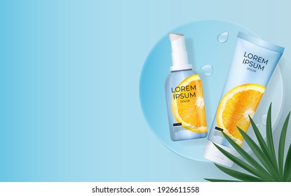 3 D Vitamina C Realista Cristal Botella de Crema Fondo con hojas de palma, podio y naranja. Plantilla de diseño de productos cosméticos de moda. EPS10 de ilustración vectorial