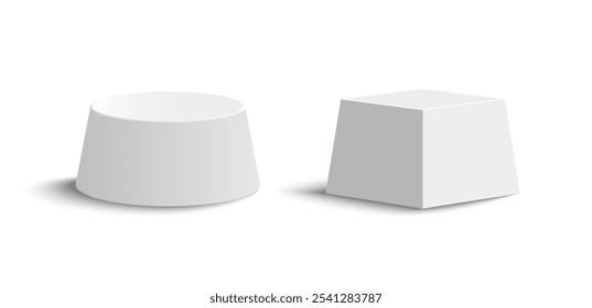 Pódios brancos foscos 3D. Formas geométricas volumétricas piramidais isoladas sobre fundo branco