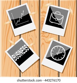 4 imagens: diagrama, pasta, relógio, negócios. Conjunto de negócios. Molduras de fotos na mesa de madeira. Ícones de vetor.