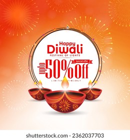 50% de la celebración de Diwali banner promocional con lámparas de petróleo diya y fondo de fuegos artificiales.