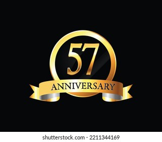 Celebración del 57 Aniversario del Diseño Vector con anillo y cinta. Celebración del 57° Aniversario. Banner de lujo de oro de la celebración del 57 aniversario. 57ª cédula de celebración. Aniversario del vector