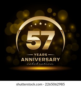 Celebración del 57° Aniversario. Diseño de logotipos con anillo de oro y texto para la celebración del aniversario, invitación, boda, tarjeta de saludo, banner, afiche, volante, folleto. Plantilla de vectores de logotipos