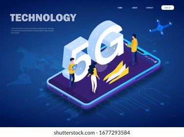 Ilustración vectorial de tecnología 5G. Teléfono inteligente isométrico con letras grandes 5g y gente pequeña. Internet móvil de alta velocidad. Usando dispositivos digitales modernos. Plantilla de página Web.