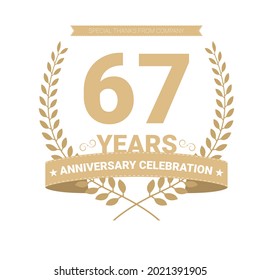 Icono vectorial de 67 años, logotipo. Elemento de diseño gráfico con número y composición de texto para el 67º aniversario