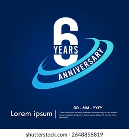 emblema de celebração de aniversário de 6 anos. logotipo de aniversário elegante isolado com anel oval azul no fundo azul escuro. modelo de ilustração vetorial para web, folhetos, cartaz, cartão de saudação