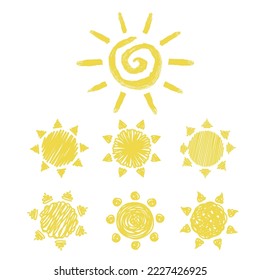 7 de símbolos vectoriales solares dibujados a mano aislados en un fondo blanco. Juego de íconos divertidos del doodle de sol.