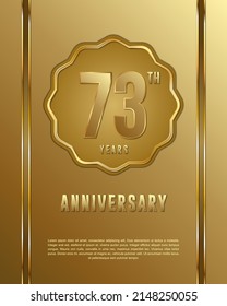 Logotipo del 73 aniversario. Diseño de planilla de celebración del aniversario con anillo de oro para folletos, folletos, revistas, póster de folleto, banner, web, invitación o tarjeta de saludo. Ilustraciones vectoriales.