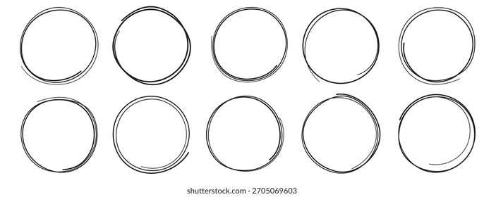 8 círculos dibujados a mano del garabato fijados aislados en la Ilustración vectorial transparente del doodle del fondo. Lápiz o círculo redondo de bolígrafo para notas marca borrador.