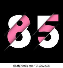 85 8 5 Diseño de logotipo numérico con corte creativo y fondo de círculo negro. Diseño de logotipo creativo.