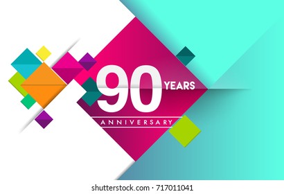 Logo del 90 aniversario, celebración del cumpleaños del diseño vectorial con colorido fondo geométrico y forma de círculos.