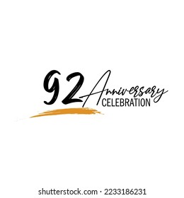 Plantilla vectorial de celebración del aniversario de 92 años, números de letras negras con esbozo dibujado a mano con pincel, ilustración vectorial de diseño de logotipo de número