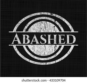 Abgestrichene Kreide-Embleme auf der Tafel