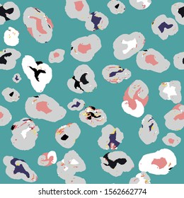 Abstract animal skin leopard seamless pattern design. leopard texture background
