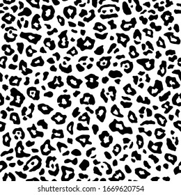 Abstract animal skin, leopard seamless pattern. Jaguar, leopard, cheetah, panther fur. Black and white seamless camouflage background. Vector

