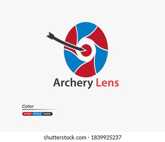 Abstraktes Design für Archer-Ziellogo. Vektorgrafik des Pfeillogotyps Sagittarius.