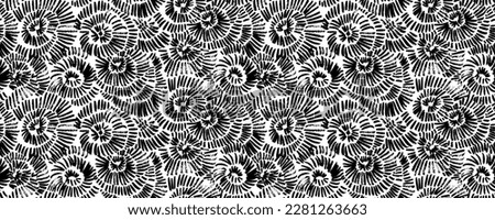 Abstract aster or dandelion seamless pattern. Brush drawn linear chrysanthemum flowers, radial circles, sunbursts. Dry brush style floral motives. Simple doodle or linear botanical abstract wallpaper.