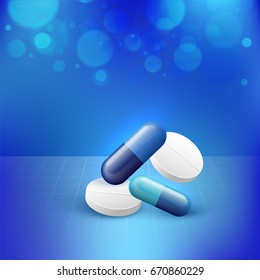Resumen de fondo azul con cápsulas y pastillas glosas para el concepto de Salud y Medicina.