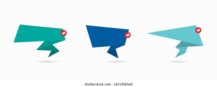 Burbuja del discurso de origami azul abstracto. Fondo abstracto vectorial. banner de venta vectorial