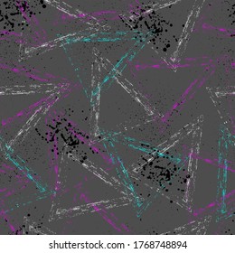 Abstract chaotic seamless pattern with triangle and spray on gray background.