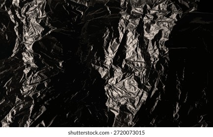 La Abstractas textura de fondo oscuro del material plástico negro arrugado crea una sombra dramática y un efecto de luz