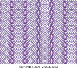 Abstraktes geometrisches Rautenmuster in violetten Tönen, sich wiederholendes nahtloses Design mit symbolischen Formen, moderner dekorativer Hintergrund für Textilien, Branding und kreativen Layouts.