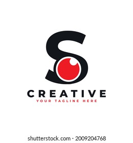 Letra S del logotipo ocular abstracta. Forma negra S Letra inicial con Ojo Rojo dentro. Uso para Logos de Negocios y Tecnología. Elemento de plantilla Ideas de diseño de logotipo de vectores planos