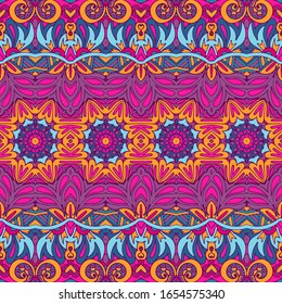 Patrón tribal étnico de grunge colorido y festivo