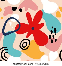 Abstract flower seamless pattern with geometric shapes, spots and tropic motifs. Repeat graphic print witn modern shapes on pink background. Vector collage style illustration. Trendy flower pattern.