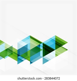 Fondo geométrico abstracto. Triángulos superpuestos modernos. Formas de color inusuales para el mensaje. Presentación empresarial o tecnológica, plantilla de portada de aplicaciones