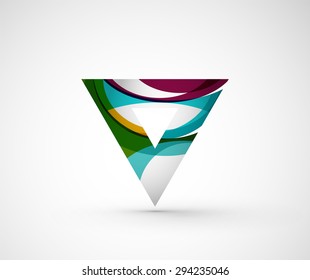 Resumen del triángulo del logotipo de la compañía geométrica, flecha. Ilustración vectorial del concepto de forma universal hecho de varios elementos superpuestos de ondas