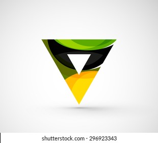 Resumen del triángulo del logotipo de la compañía geométrica, flecha. Ilustración vectorial del concepto de forma universal hecho de varios elementos superpuestos de ondas