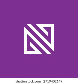 Abstrato geométrico 'N' logotipo design em branco sobre um fundo roxo, representando marca moderna e identidade