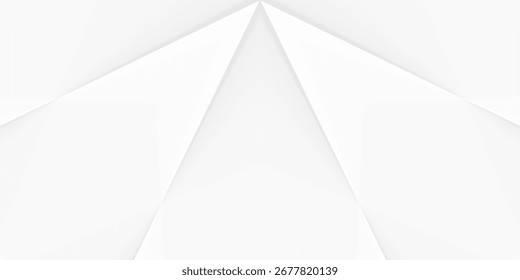 Abstrakter geometrisch weißer Hintergrund mit subtiler Schattierung und scharfen Winkeln, die ein symmetrisches Muster für das Design bilden.