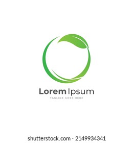 Resumen del diseño vectorial del logotipo de la hoja verde. Diseño paisajístico, jardín, planta, naturaleza y logotipo del vector ecológico. Ecología Feliz vida Icono de concepto de Logotipo.
