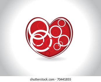 fondo gris abstracto con corazón de círculo rojo aislado