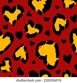 Pincel de dibujo de mano abstracto estalla forma corazón leopardo Cheetah piel animal patrón vector sin soldadura fondo aislado