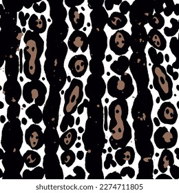 Abstract Hand Drawing Vertical Striped Large Leopard Cheetah Animal Skin Shapes Ink Stains Seamless Vector Pattern Isolated Background