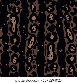 Abstract Hand Drawing Vertical Striped Large Leopard Cheetah Animal Skin Shapes Ink Stains Seamless Vector Pattern Isolated Background