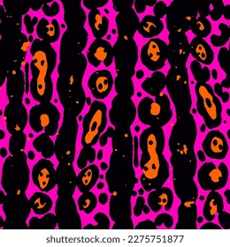 Abstract Hand Drawing Vertical Striped Large Leopard Cheetah Animal Skin Shapes Ink Stains Seamless Vector Pattern Isolated Background