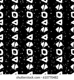 Abstract hand drawn seamless pattern. Black and white grunge background with simple geometric shapes.