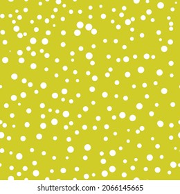 Resumen de la mano ahogada de los puntos de polka fondo. Patrón sin fisuras de puntos amarillos con círculos blancos. Diseño de plantilla para invitación, afiche, tarjeta, volante, textil, tela.