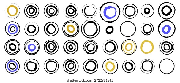 Círculos de tinta desenhados à mão abstratos, padrão de anéis com acentos amarelos e azuis no fundo branco. Elementos vetoriais de forma casual e irregular, que lembram impressões de carimbos ou traçados de pincel. 