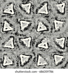 Abstract imperfect striped textured geometric motif. seamless pattern.