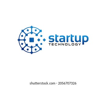 Abstraktes Logo für den Anfangsbuchstaben C. Blaue Kreislauflinie mit verbundenen Punkten einzeln auf weißem Hintergrund. Für Unternehmens- und Technologielogos geeignet. Flaches Vectorlogo-Design-Vorlagenelement.