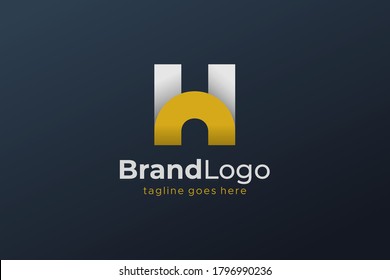 Abstraktes Logo für den Anfangsbuchstaben H. White and Yellow Geometric Shape Origami Style einzeln auf dunklem Hintergrund. Für Unternehmens- und Branding-Logos geeignet. Flaches Vectorlogo-Design-Vorlagenelement
