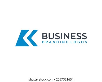 Abstraktes Logo für den Anfangsbuchstaben K. Rote und weiße Geometrische Form Bogenstil einzeln auf weißem Hintergrund. Für Unternehmens- und Branding-Logos geeignet. Flaches Vectorlogo-Design-Vorlagenelement