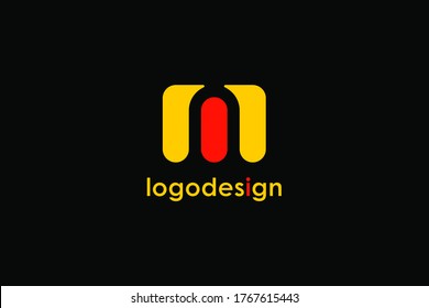 Resumen del logotipo de la letra inicial Q. Forma geométrica roja amarilla Estilo redondeado aislado en fondo negro. Usable para logotipos de empresas y marcas. Elemento de plantilla de diseño de logotipo de vectores planos