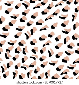 Abstrakter Leopardenhautvektor nahtlos Muster.  unregelmäßige Pinselspitzen und Hintergründe. Abstrakter Ausdruck der wilden Tierhaut. Einfaches unregelmäßiges geometrisches Design.