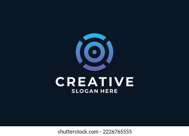 El diseño del logo O de la letra abstracta se combina con el concepto creativo.