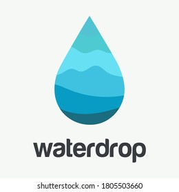 Resumen de forma líquida azul diseño de la solapa de agua azul logotipo o icono con un patrón ondulado. Símbolo, señalizar agua clara, gota de lluvia, agua de manantial. Olas marinas de fondo para la identidad empresarial. Ilustración del vector